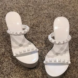 Carmen Sol white shoe